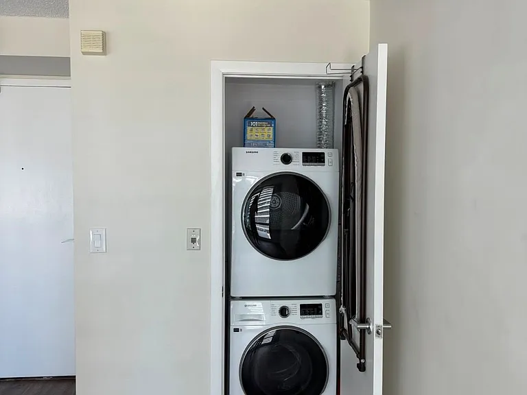 81 Navy Wharf Ct #2206 — Photo 11