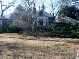 60 Elliot Ave, Lake Grove, NY 11755