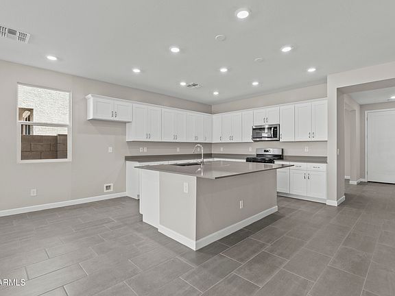 4th image of 16814 W CAVEDALE Drive