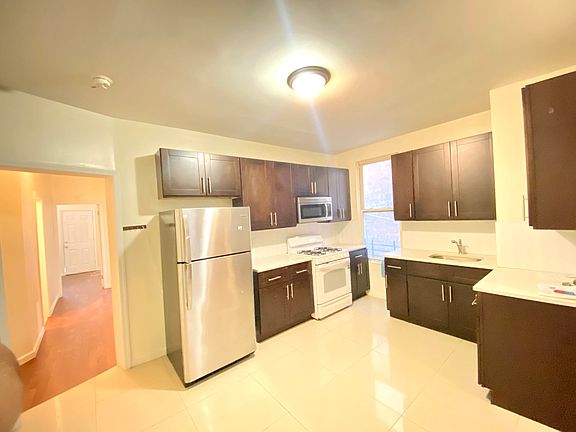 3rd image of 1360 Teller Ave #W