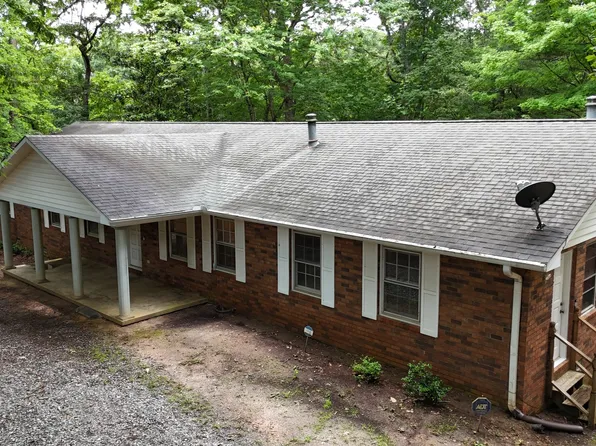 240 Bent Oak Dr, Cornelia, GA 30531