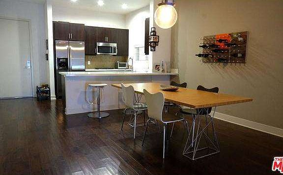 3rd image of 4211 Redwood Ave Unit 112