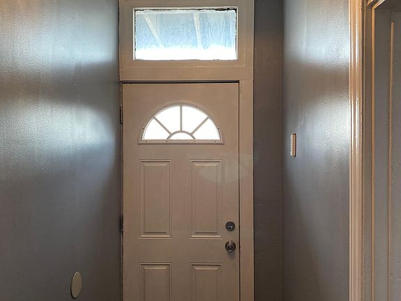 2nd image of 5402 S Wells St #1