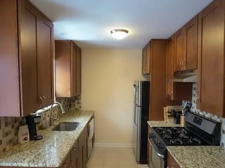 1806 Faulkner Ct — Photo 5