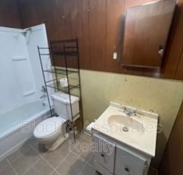 504 Lake Dr — Photo 9