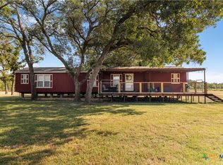 2160 Leisure Ln, Goliad, TX 77963