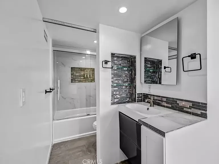 219 N Isabel St #4 — Photo 36
