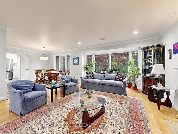 4th image of 131 Burbank Dr