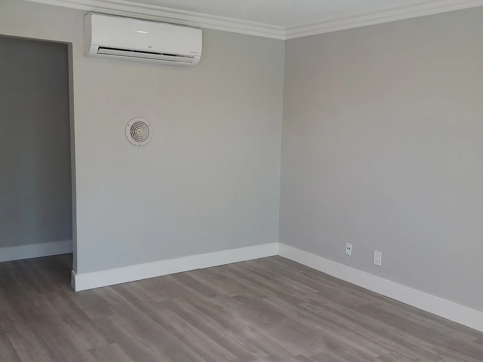 2 bed, 950 sqft, $2,200 — Photo 2
