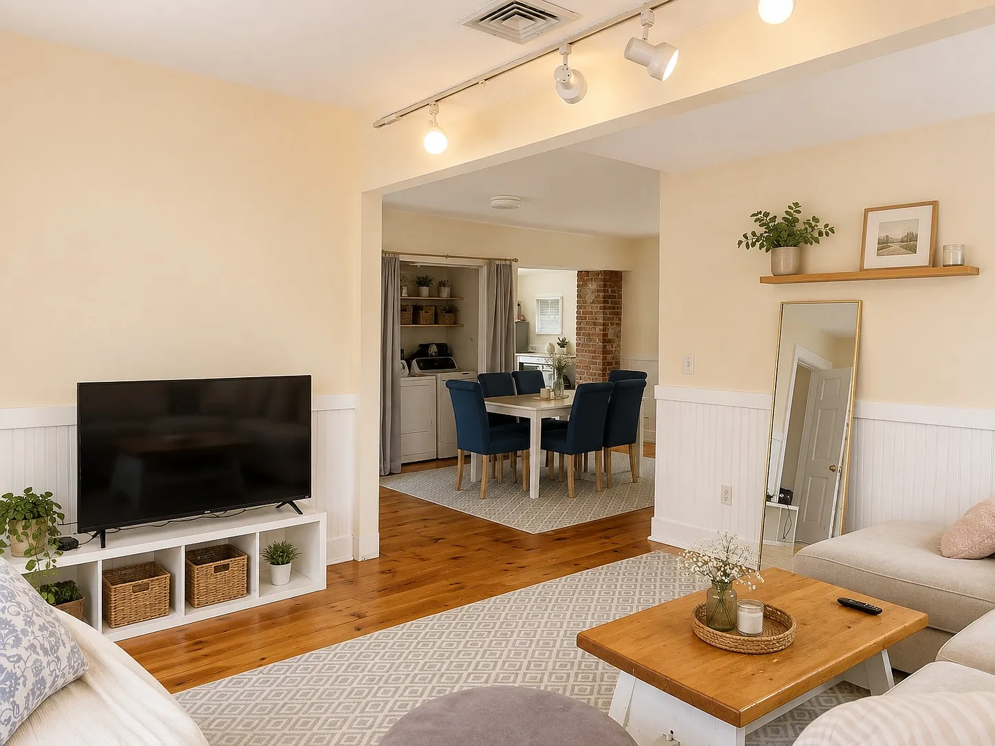 3 bed, 1.5 bath, 1200 sqft, $3,300 — Photo 2