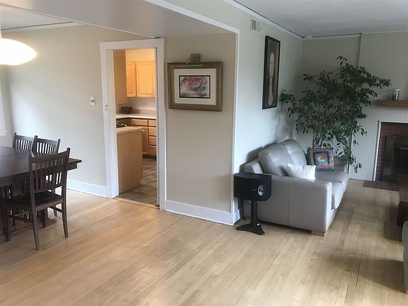 4th image of 3058 Villa St