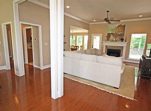 3rd image of 3979 Chapel Woods Blvd
