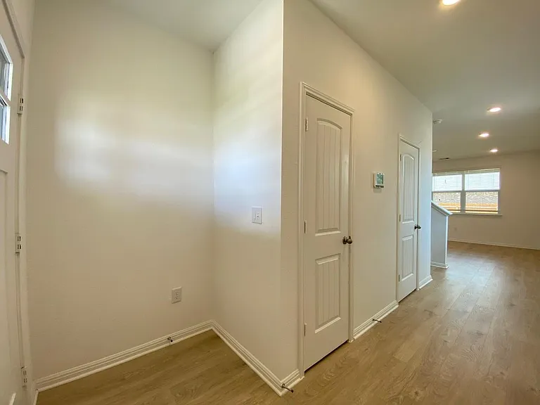 241 Saide St — Photo 14