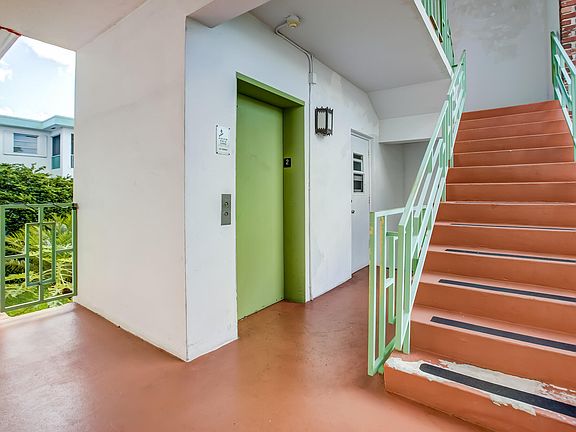 4th image of 515 S Crescent Dr APT 203