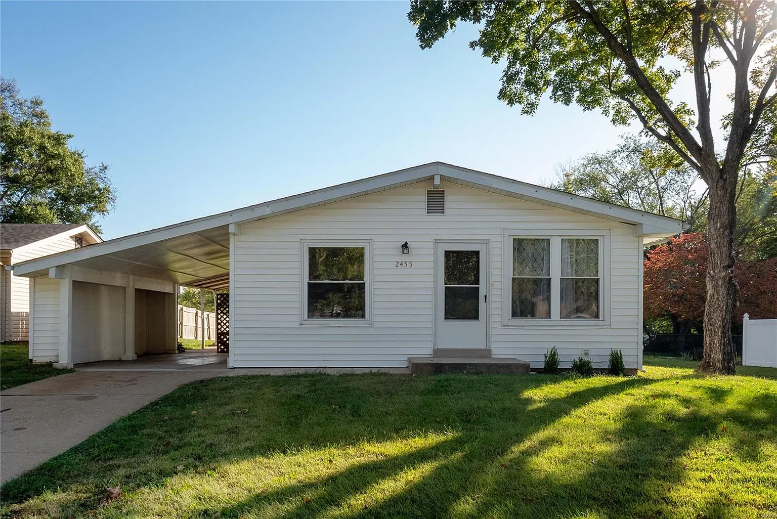 2455 Jenkee Dr photo 1