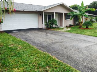 58 Madison Dr, Naples, FL 34110