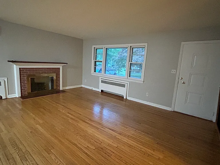 383 Jefferson Ave — Photo 2