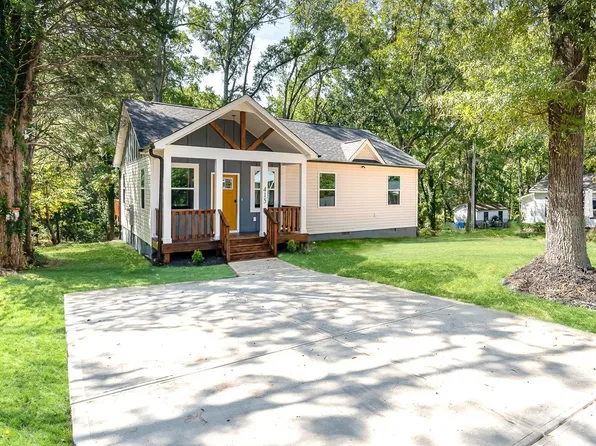 415 W Ballard St, Cherryville, NC 28021