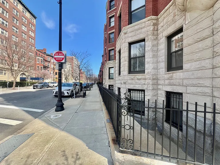 4 Charlesgate E #402 — Photo 15