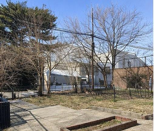 4th image of 1839 Matthews Avenue