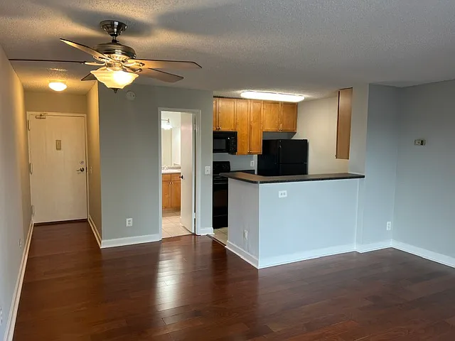 75 S Reynolds St #404