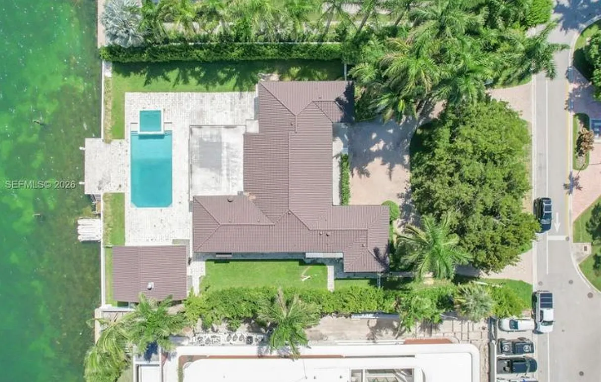 4 bed, 4097 sqft, $40,000 — Photo 1