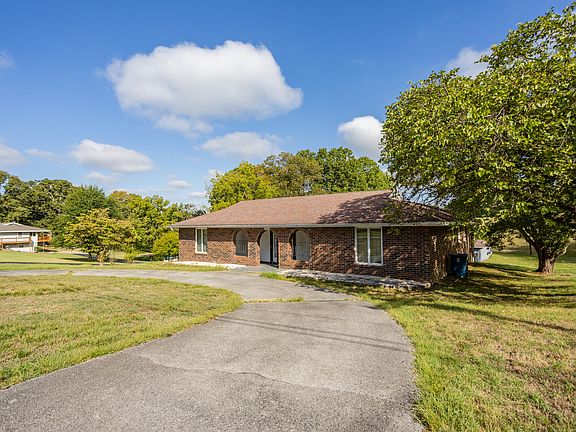 3rd image of 102 E Mockingbird Lane