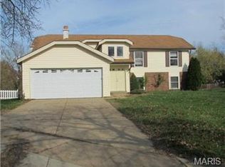 311 Twistedoak Ct, Ballwin, MO 63021