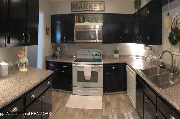 5th image of 7535 Stillwell Pl