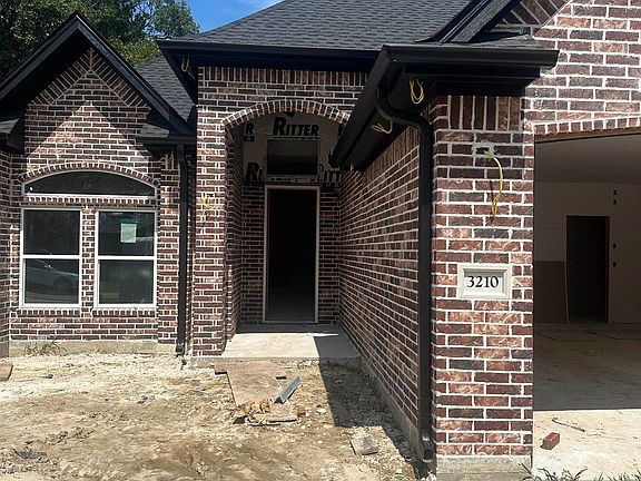 3rd image of 3210 Maple Ave
