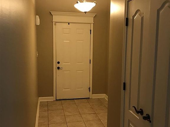 4th image of 1733 White Oak Ln