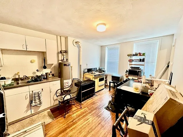 31 Thacher St #5R — Photo 2