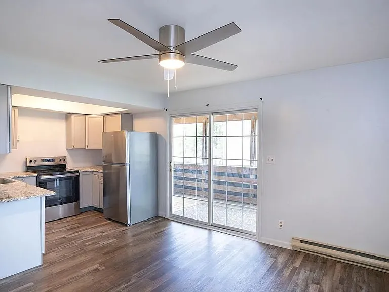 570 Galen Dr — Photo 12