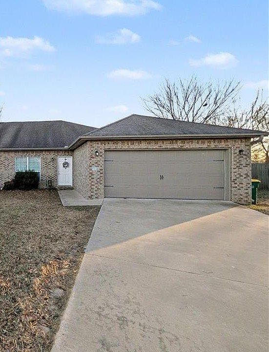 1st image of 862 Oakwood Ln