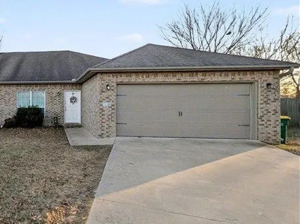 862 Oakwood Ln, Centerton, AR 72719