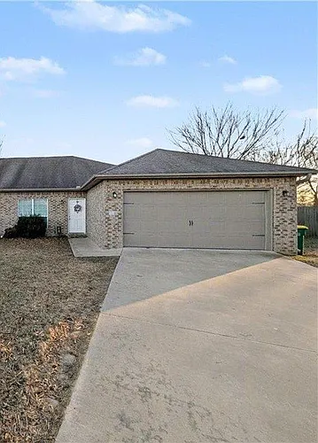 862 Oakwood Ln Photo 1