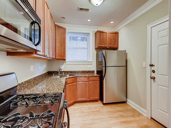 4th image of 7050 N Damen Ave #2
