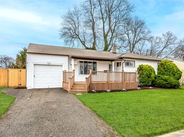 1091 Gardiner Drive, Bay Shore, NY 11706
