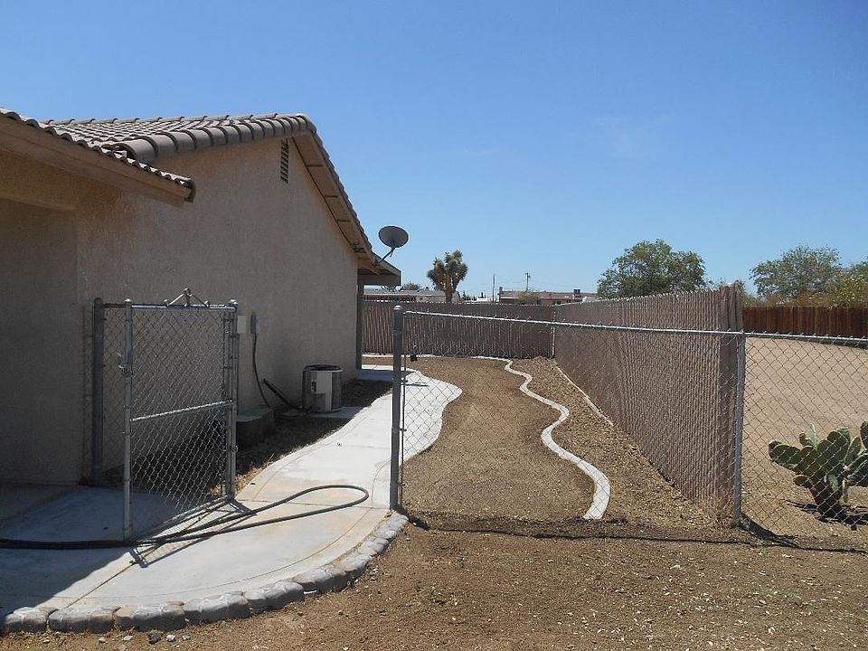 2nd image of 16695 Las Palmas St