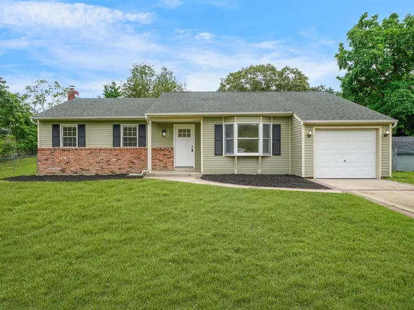 2 Dundalk Road, Manorville, NY 11949