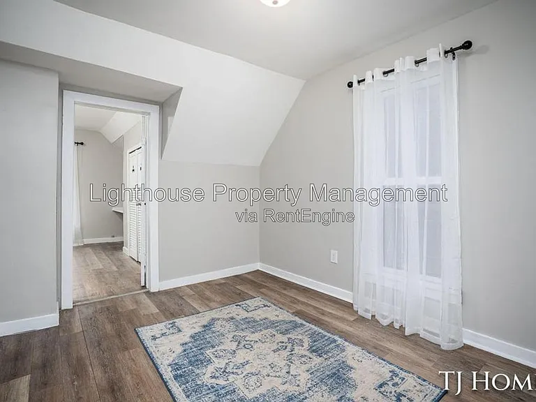 1468 Jiroch St — Photo 9