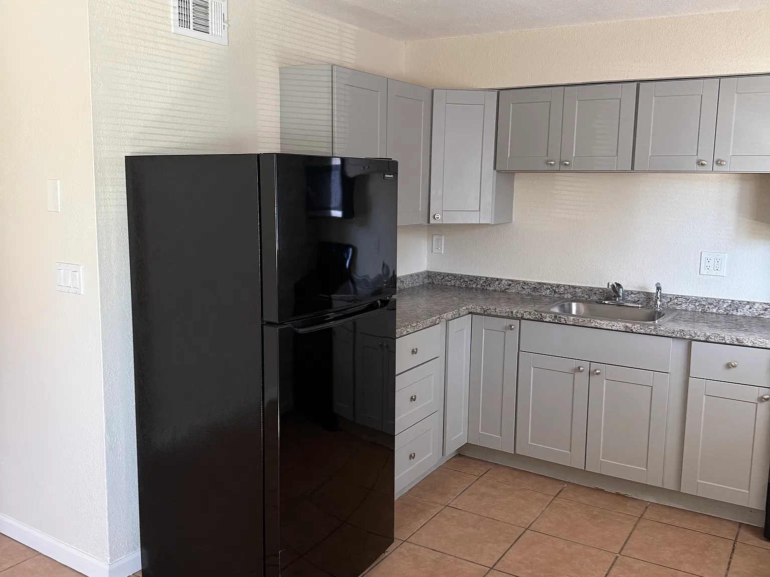 2 bed, 810 sqft, $1,375 — Photo 4