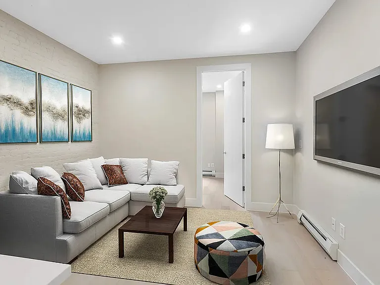 1672 3rd Ave #4RS — Photo 1