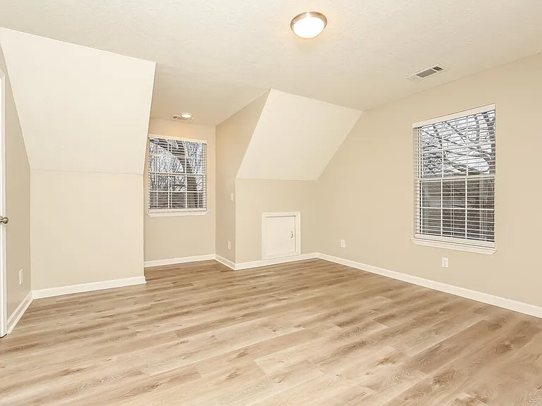 403 Watersedge Ln — Photo 13