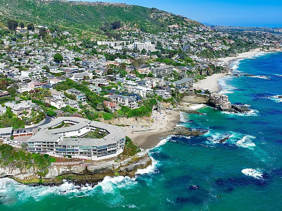 Condo is located on the 1st level facing directly out to the ocean
