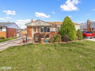 18127 Rainbow Rd, Fraser, MI 48026