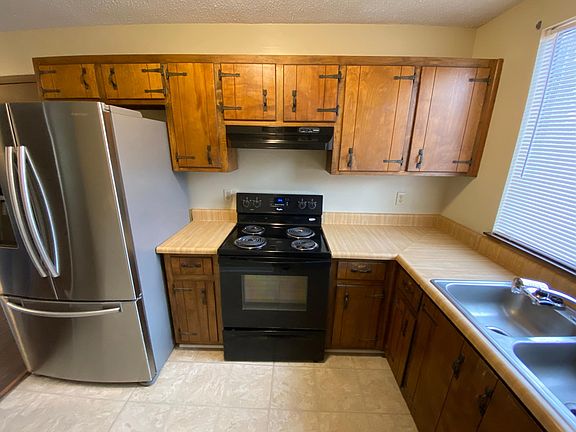 3rd image of 905 Gonzalez Park Dr