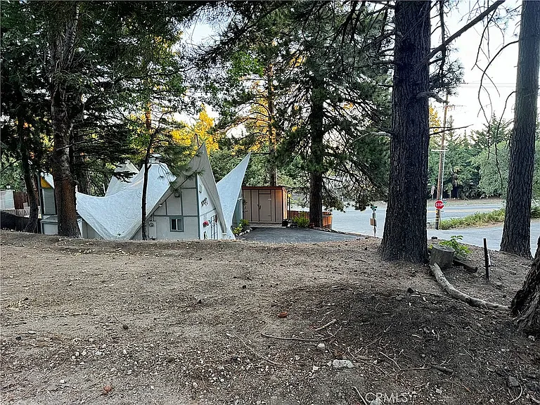 2140 Hollymont Dr — Photo 4