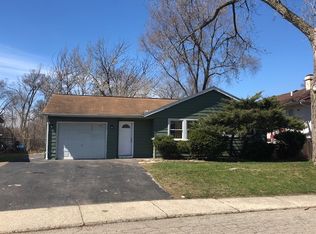 753 Navajo Dr, Carpentersville, IL 60110