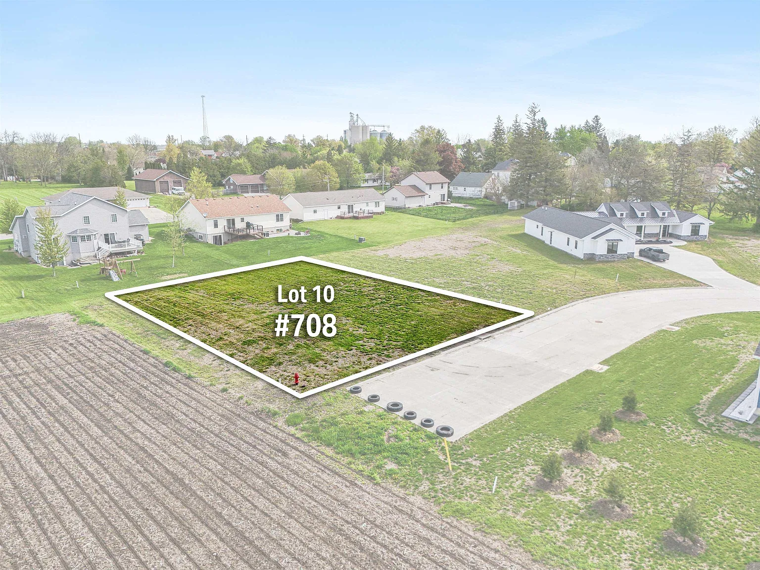 708 Westview Dr photo 1